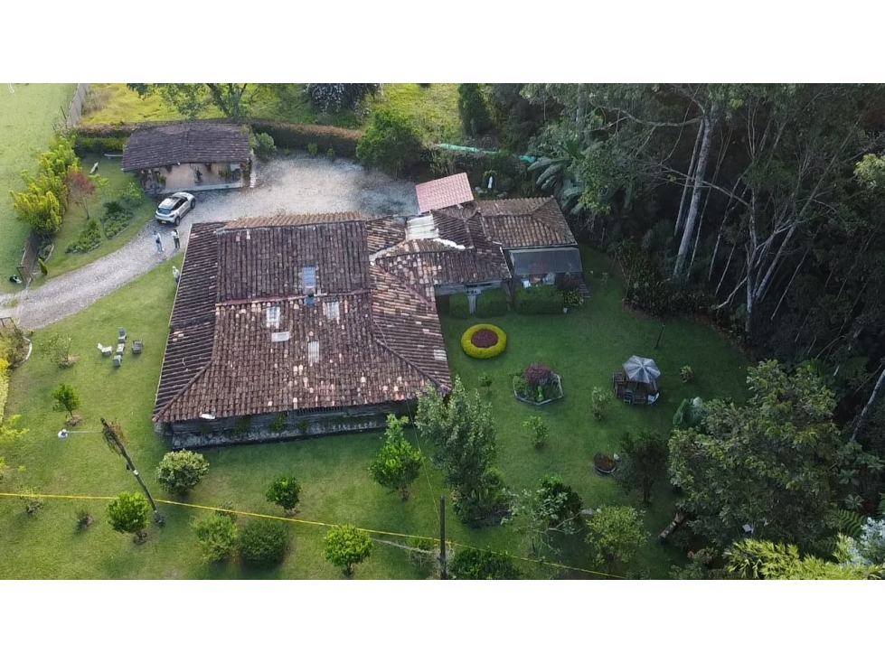 Venta lote en Llanogrande plano con casa en madera y bosque nativo — foto 5