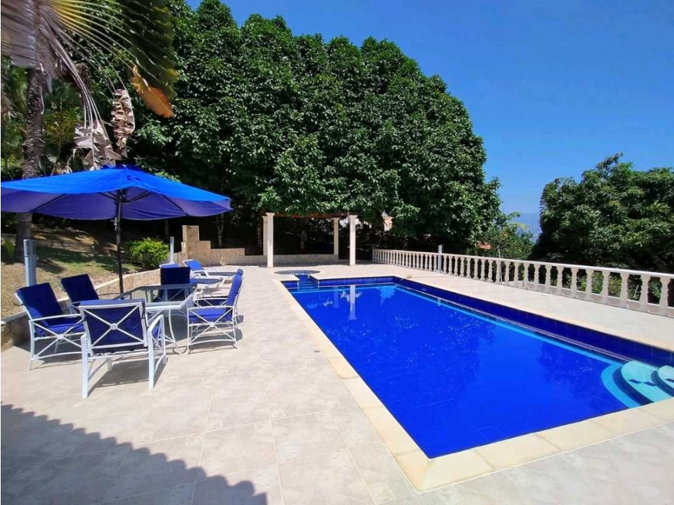 Venta Casa Campestre en Mejor Condominio de La Mesa - 2