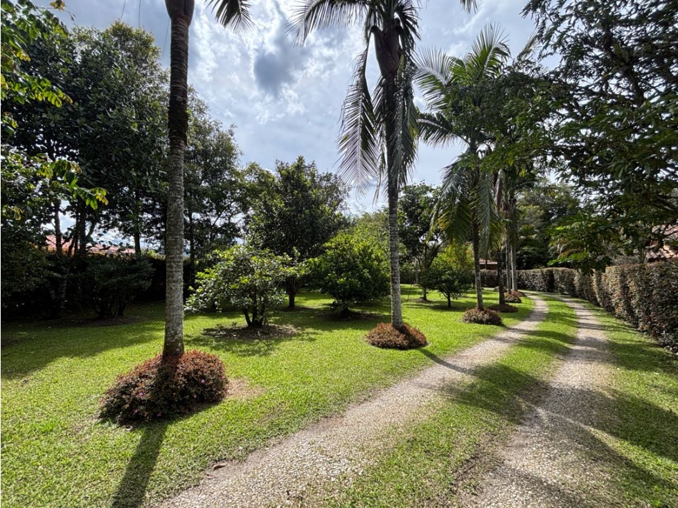 Venta casa campestre en Rionegro con 2 casas en lote plano — foto 4