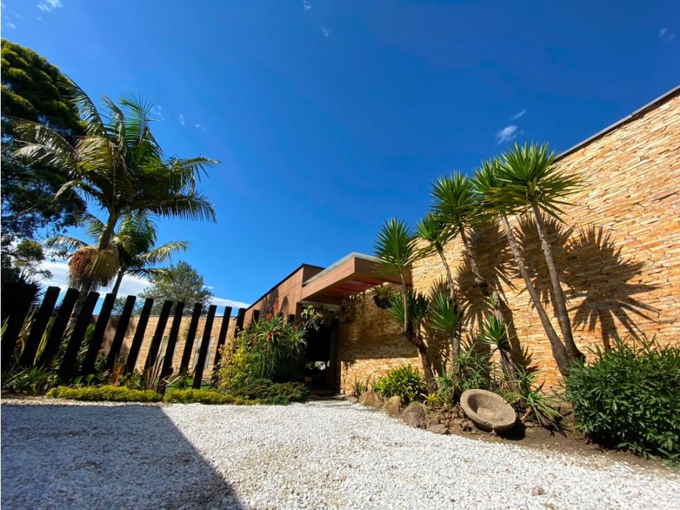 Venta casa campestre en Rionegro con casa de huéspedes