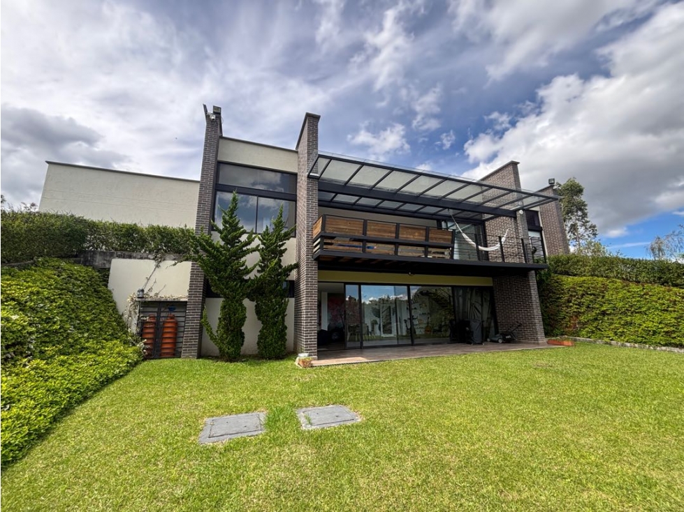 Venta casa campestre en unidad cerrada con lote amplio vista al bosque — foto 2