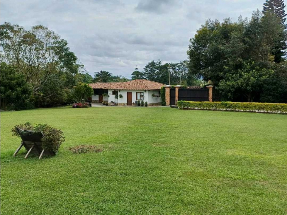VENTA EXTRAORDINARIA FINCA DE UN SOLO NIVEL EN LLANO GRANDE — foto 3