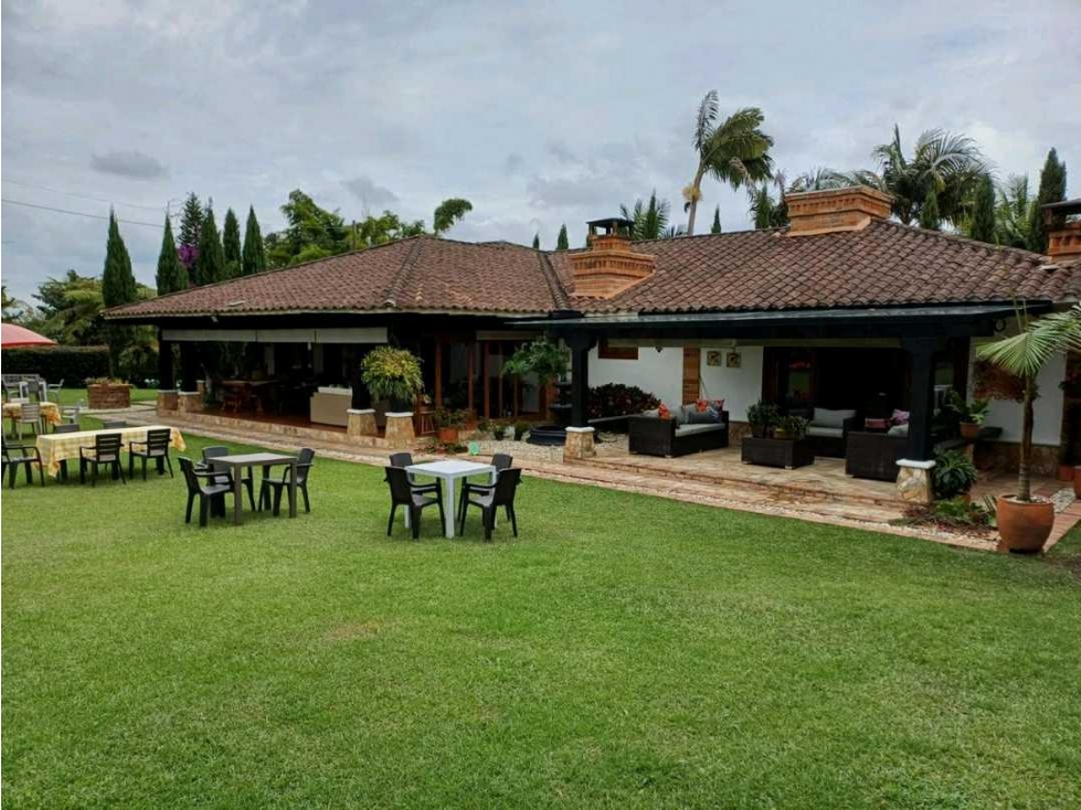 VENTA EXTRAORDINARIA FINCA DE UN SOLO NIVEL EN LLANO GRANDE