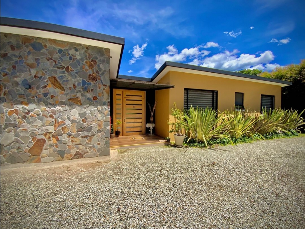 Venta Casa Campestre moderna como nueva Parcelacion La Ceja