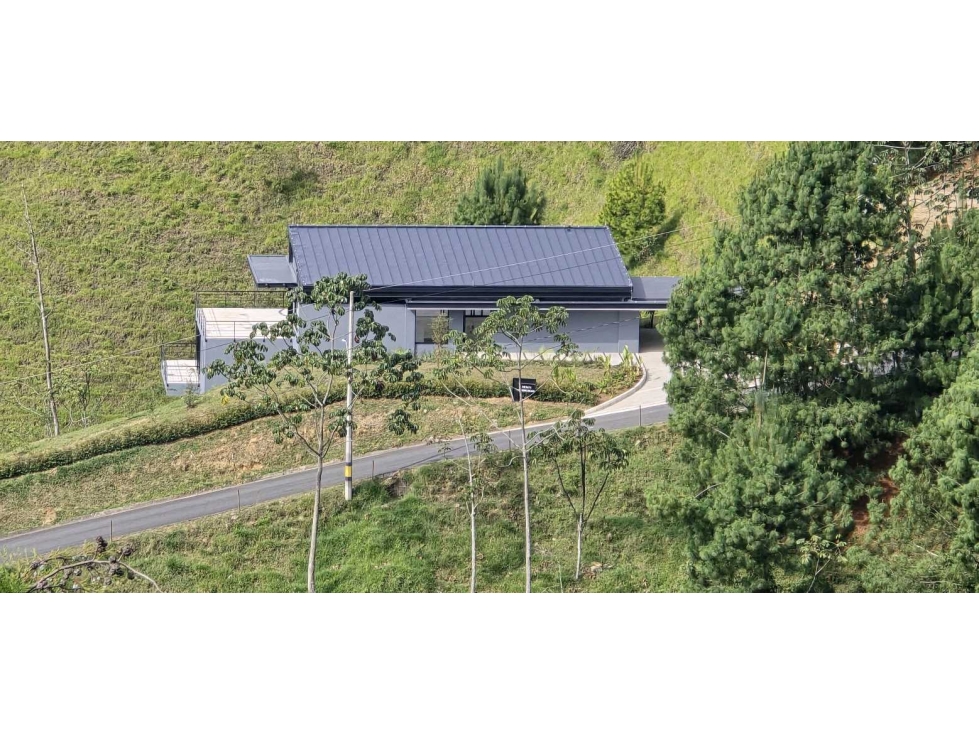 VENTA CASA CAMPESTRE NUEVA EN ENVIGADO CON VISTA A MEDELLIN — foto 2