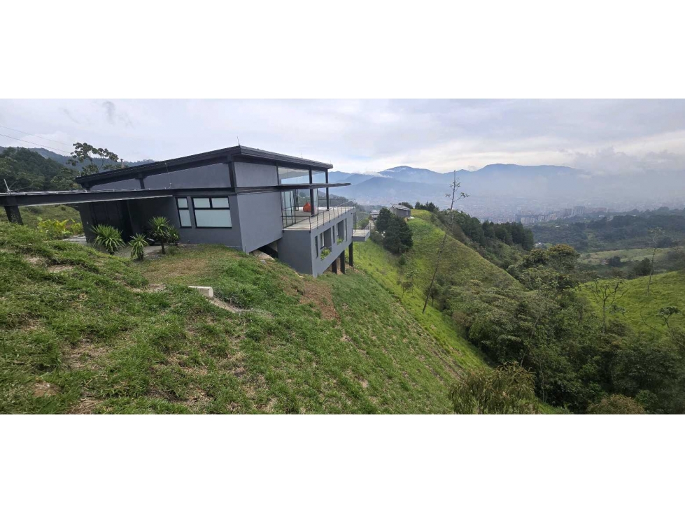 VENTA CASA CAMPESTRE NUEVA EN ENVIGADO CON VISTA A MEDELLIN — foto 3