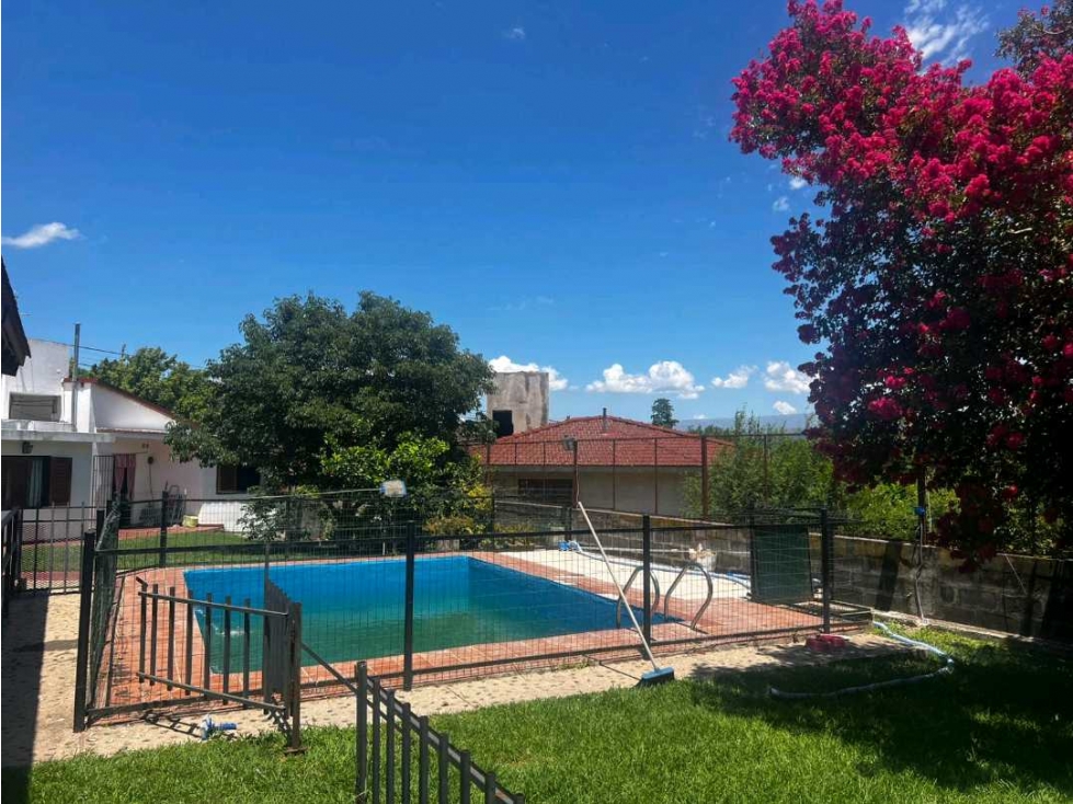 VENTA CASA CARLOS PAZ + QUINCHO + PILETA gas natural — foto 2