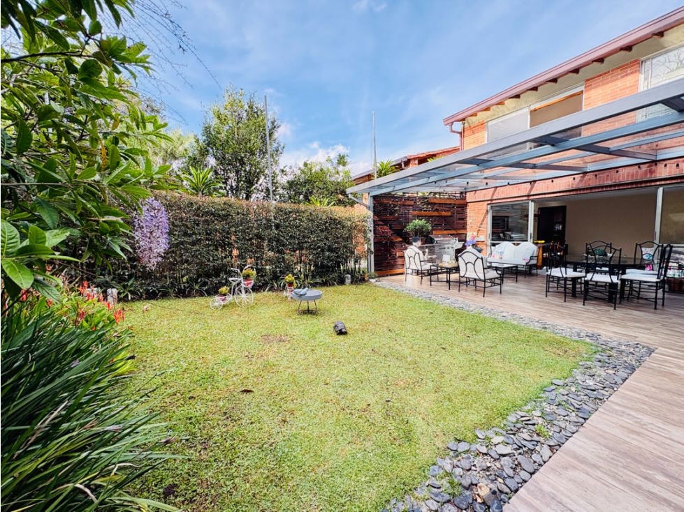 Venta casa cerca a colegio cumbres. Envigado