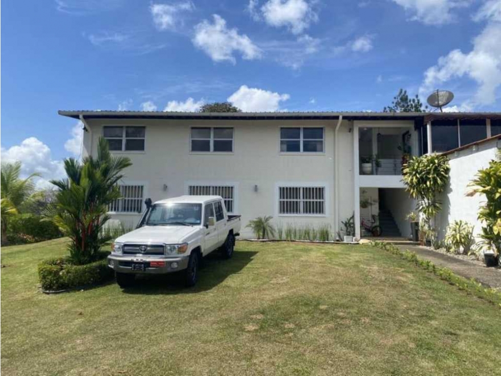 VENTA CASA EN CLAYTON AMPLIA 569M2 CALLE PAPAYA