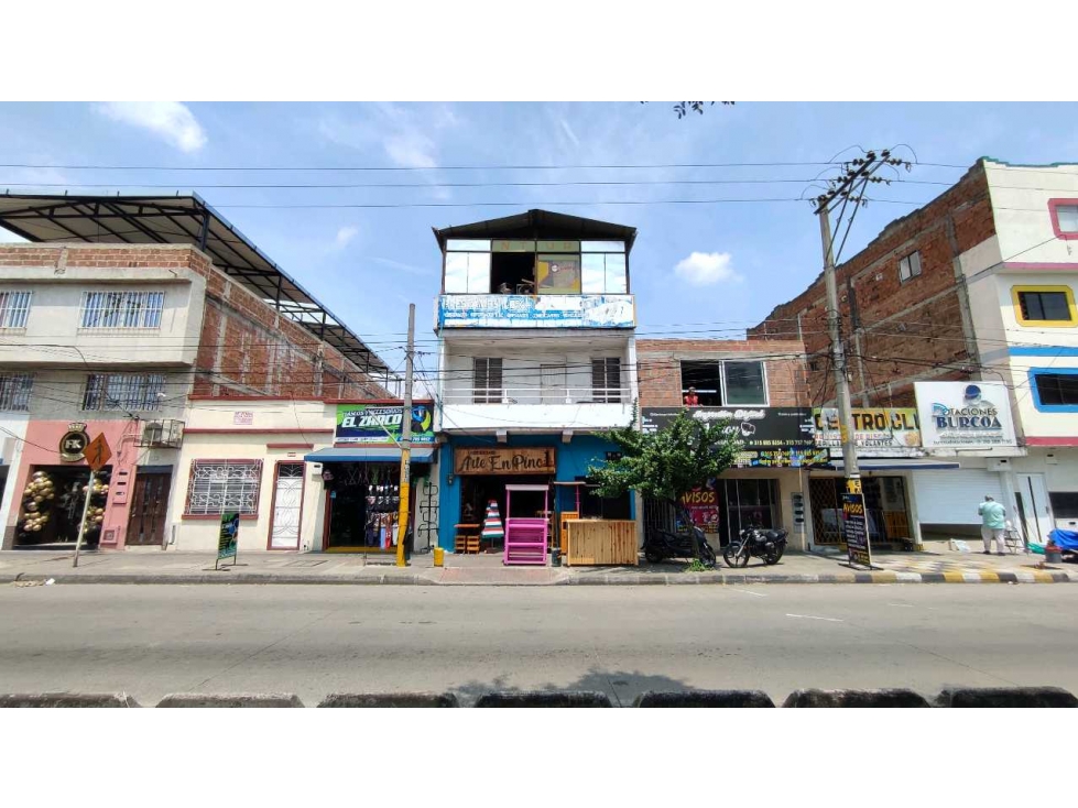 EN VENTA CASA COMERCIAL PISOS INDEPENDIENTES SOBRE CRA 15 (101M2)