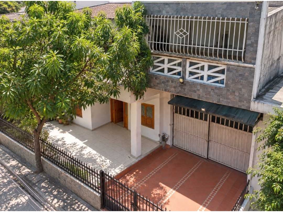 Venta Casa con apartamento y bodega cerca de la Circunvalar - 1
