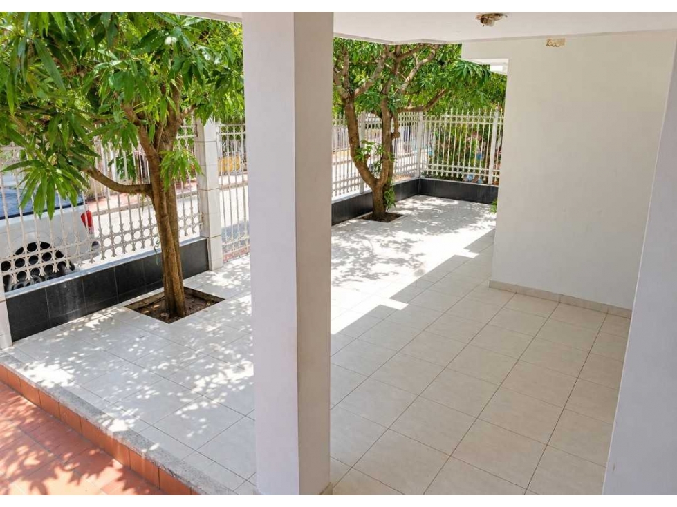 Venta Casa con apartamento y bodega cerca de la Circunvalar - 2