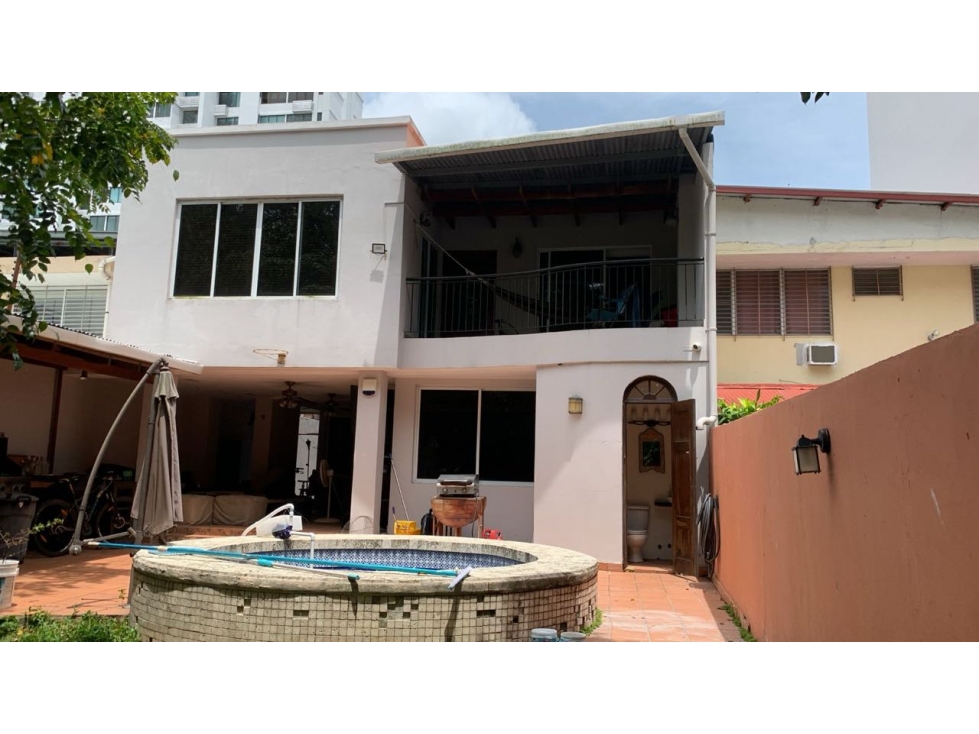 VENTA CASA CON BALCÓN EN TODA LA VIA PRINCIPAL DE SAN FRANCISCO