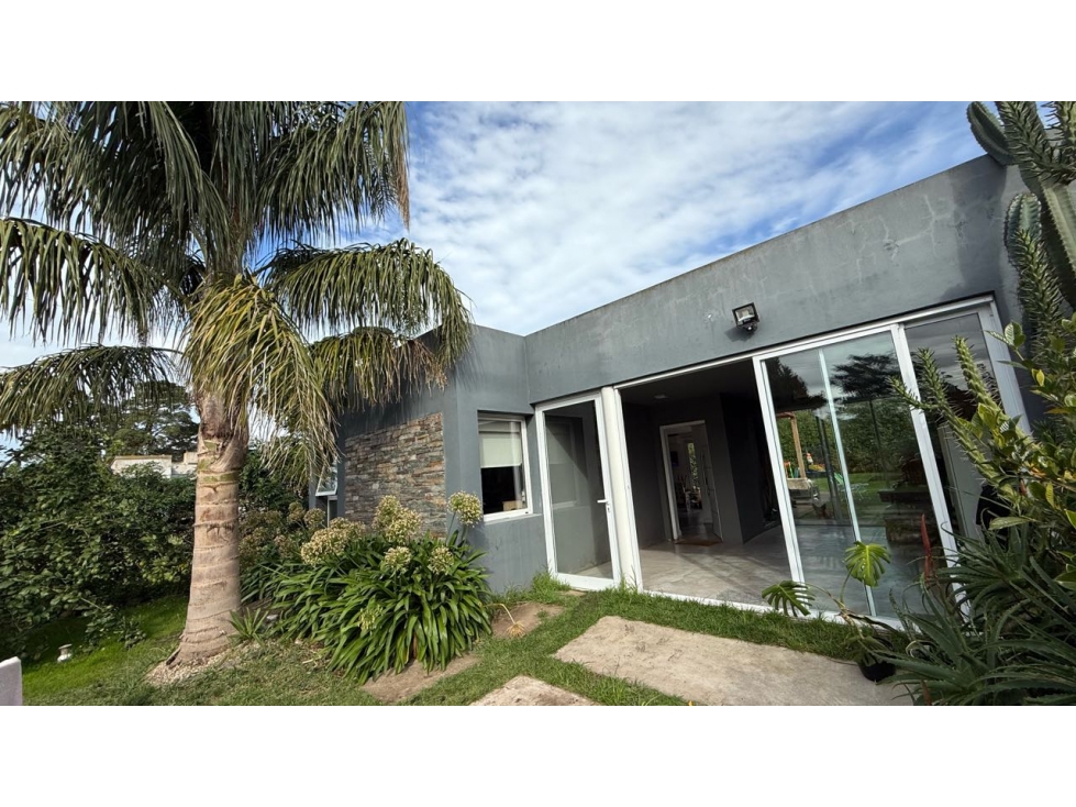 VENTA CASA CON PARQUE Y QUINCHO EN ACANTILADOS — foto 2