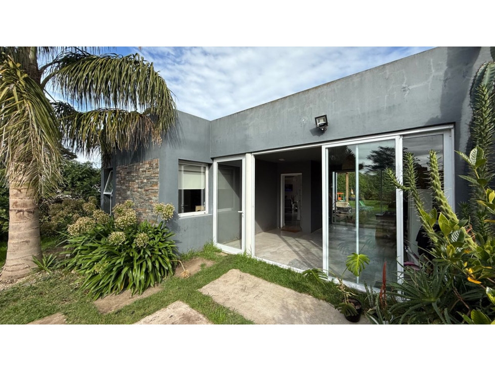 VENTA CASA CON PARQUE Y QUINCHO EN ACANTILADOS — foto 3