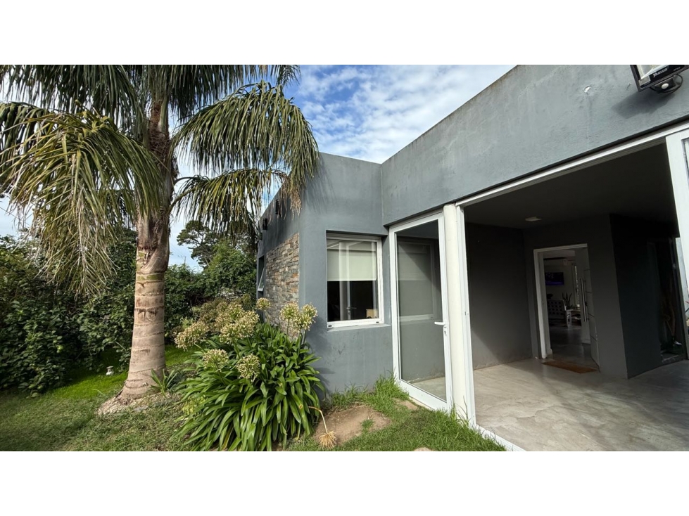 VENTA CASA CON PARQUE Y QUINCHO EN ACANTILADOS — foto 4