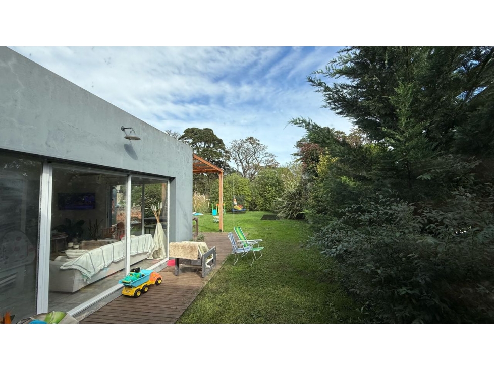 VENTA CASA CON PARQUE Y QUINCHO EN ACANTILADOS — foto 6