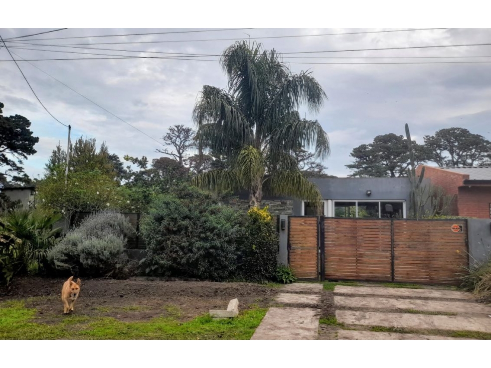 VENTA CASA CON PARQUE Y QUINCHO EN ACANTILADOS