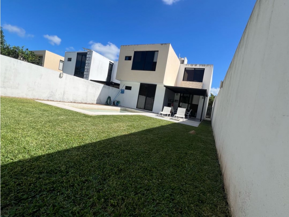 Venta Casa con recámara Planta Baja en Privada en Cholul Mérida Yuc