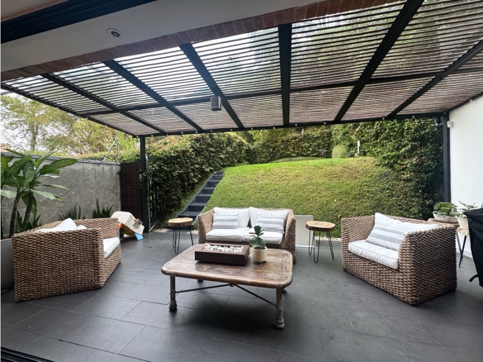 Venta casa con zona verde y jacuzzi. Envigado, Montessori. U. Completa — foto 3