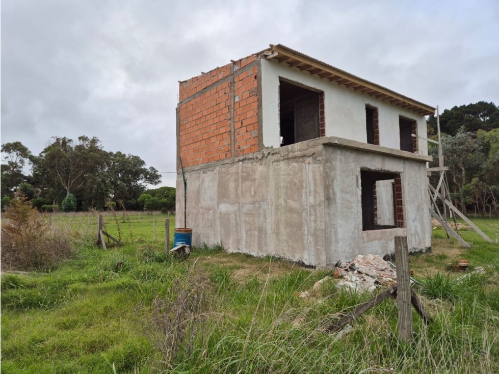 VENTA CASA DE 100 MTS A TERMINAR SOBRE LOTE DE 300 MTS EN CHAPADMALAL — foto 3