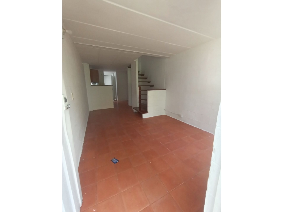 Venta CASA de 2 NIVELES en ROBLEDO TULIPANES con terraza — foto 4