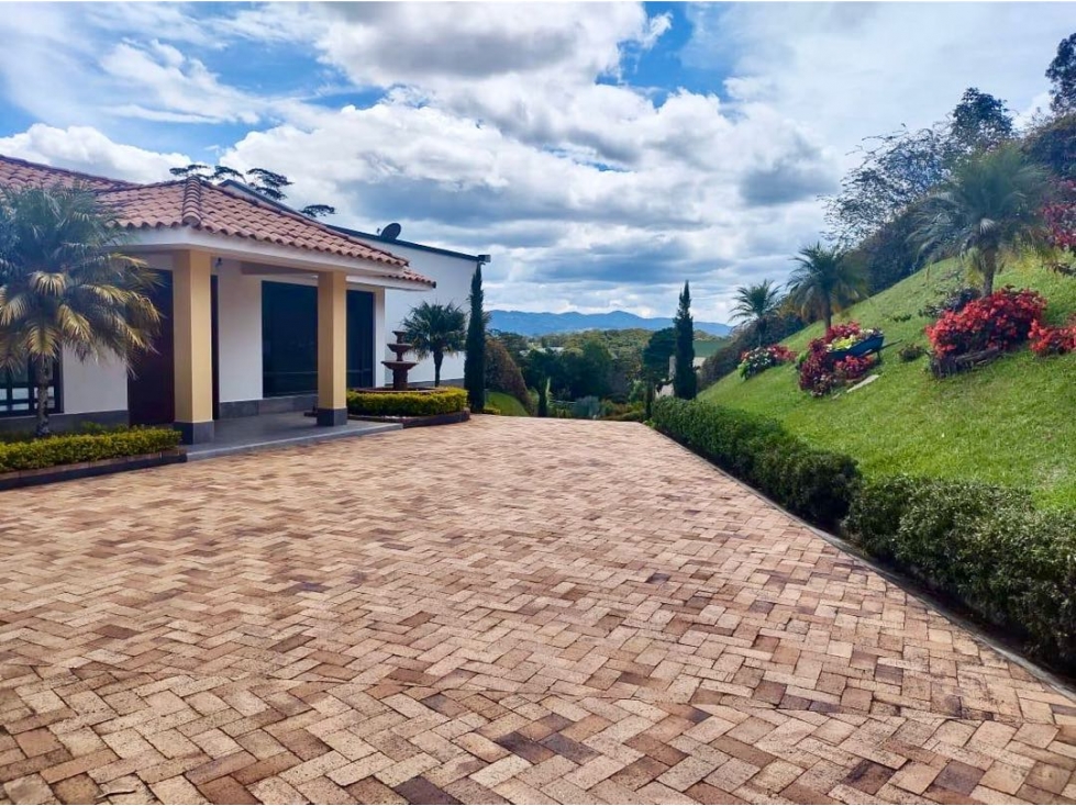 Venta - Casa de 362 m² en Oriente antioqueño