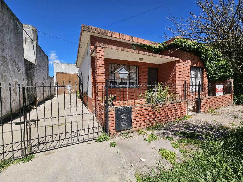 VENTA CASA DE 3 AMB + GALPÓN EN BATÁN - 2