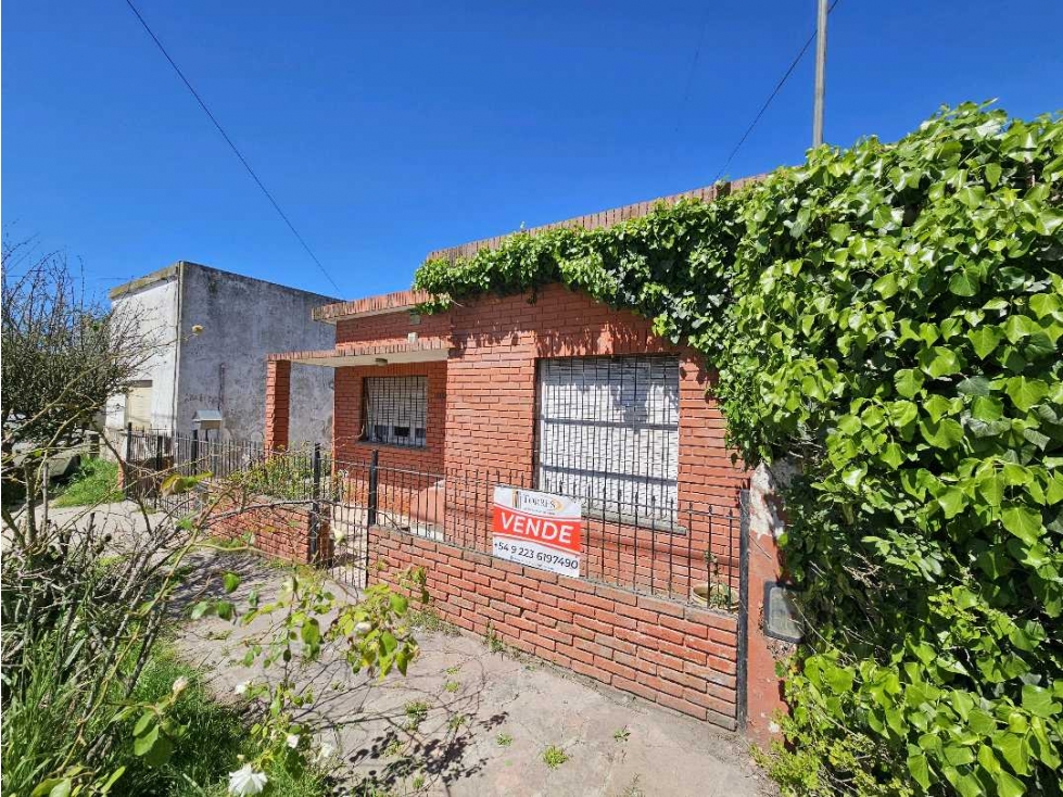 VENTA CASA DE 3 AMB + GALPÓN EN BATÁN - 1