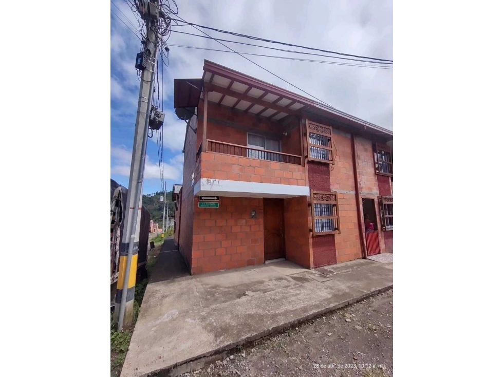 Venta casa de dos niveles sector jardín Antioquia