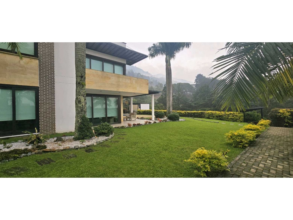 VENTA CASA DE LUJO AV PALMAS PISCINA CANCHA VISTA A MEDELLIN $11MM — foto 2