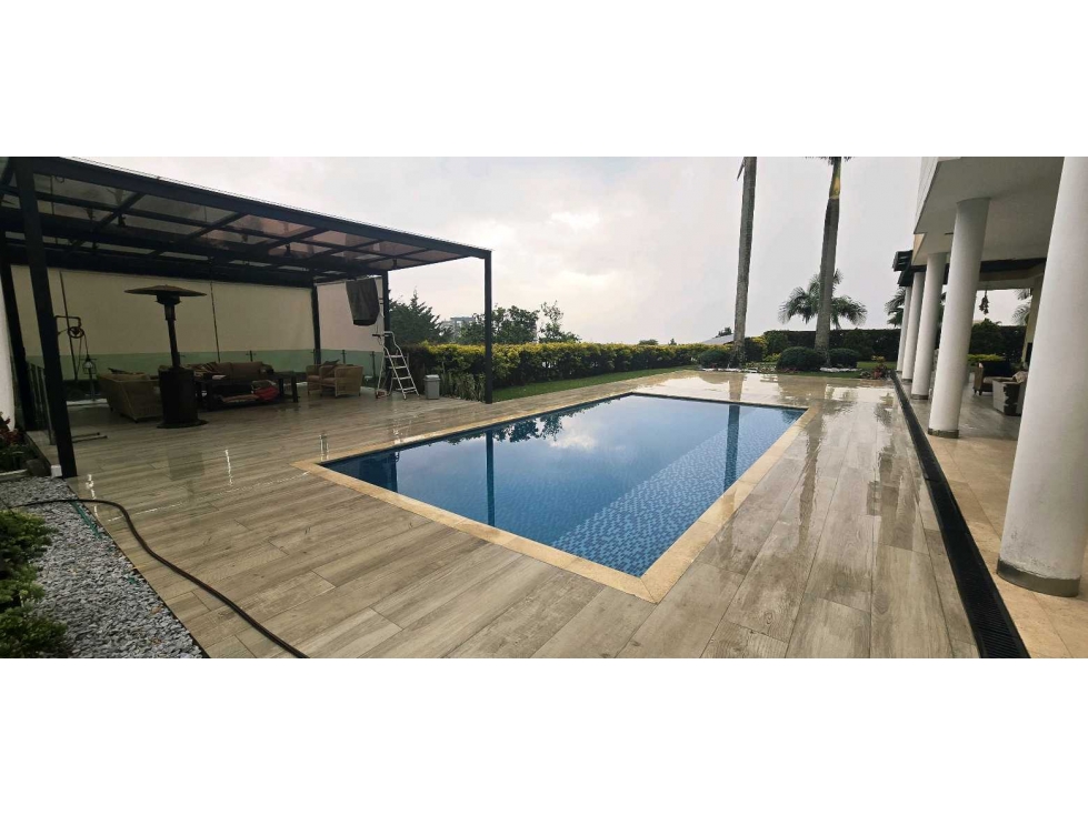 VENTA CASA DE LUJO AV PALMAS PISCINA CANCHA VISTA A MEDELLIN $11MM — foto 4