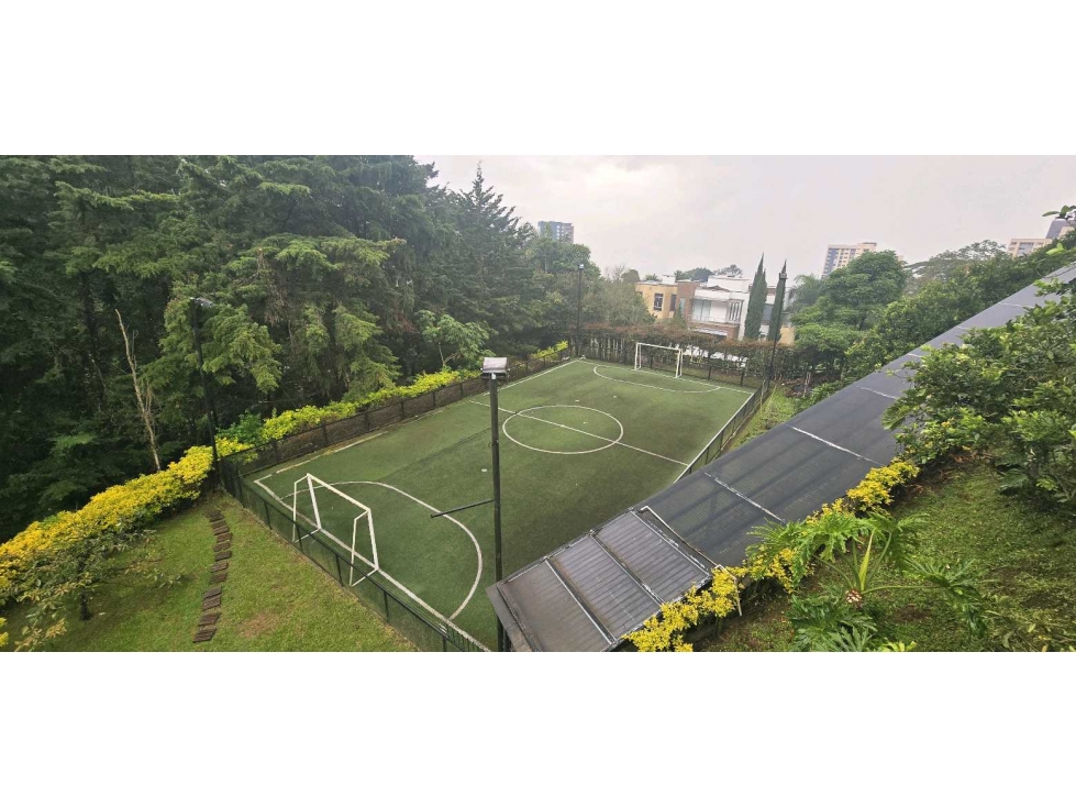 VENTA CASA DE LUJO AV PALMAS PISCINA CANCHA VISTA A MEDELLIN $11MM — foto 5