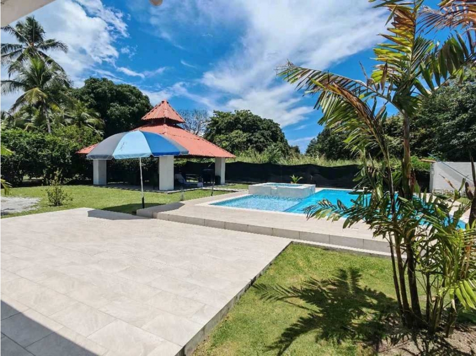 VENTA CASA DE PLAYA EN CORONADO MODERNA CON PISCINA Y JACUZZI