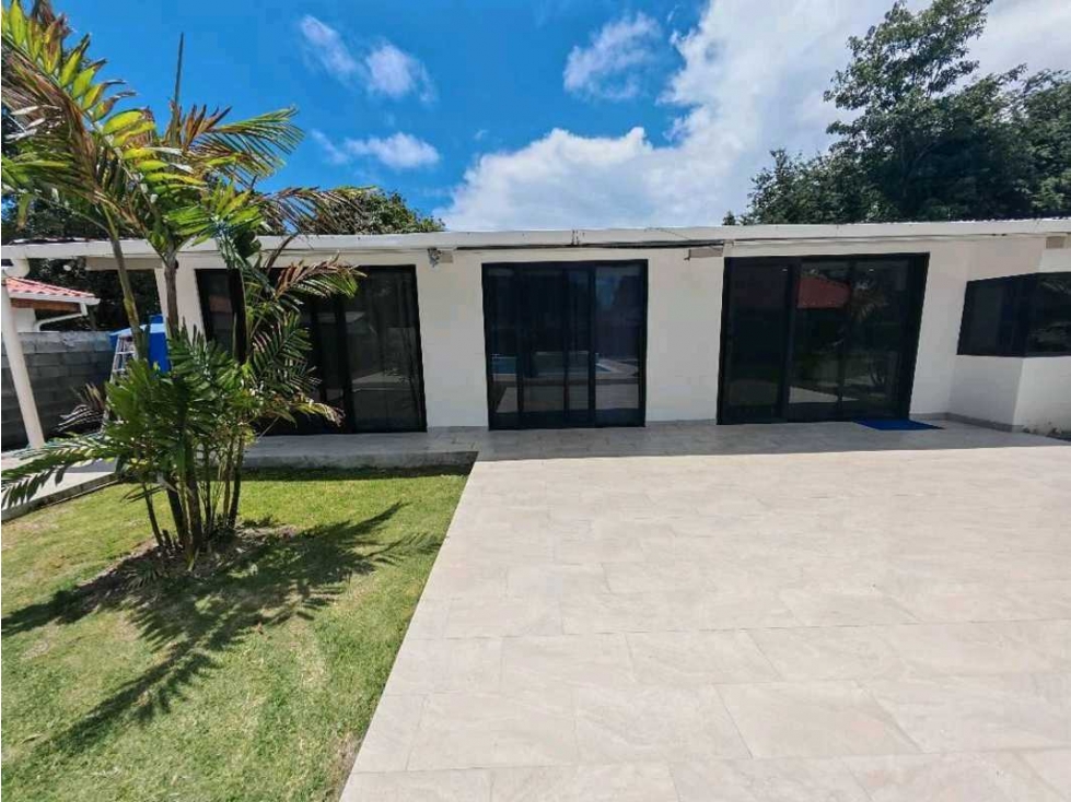 VENTA CASA DE PLAYA EN CORONADO MODERNA CON PISCINA Y JACUZZI — foto 2