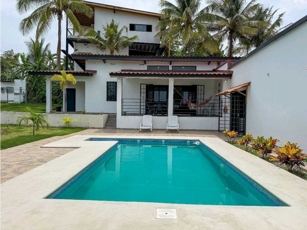 VENTA CASA EN PUNTA BARCO 1002.34M2 CON PISCINA 3R APASOS DE LA PLAYA
