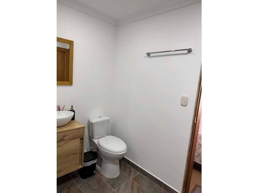 Venta casa de tres niveles sector loma de los Bernal — foto 6