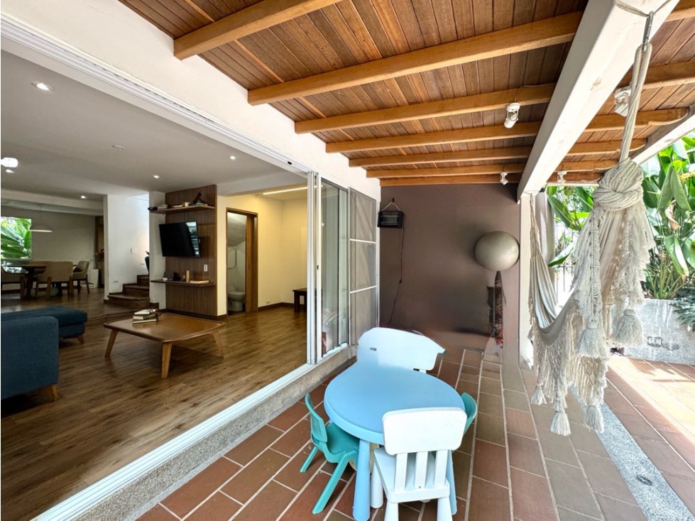 Venta casa dos niveles. El Poblado, Vizcaya. Unidad con piscina. — foto 2