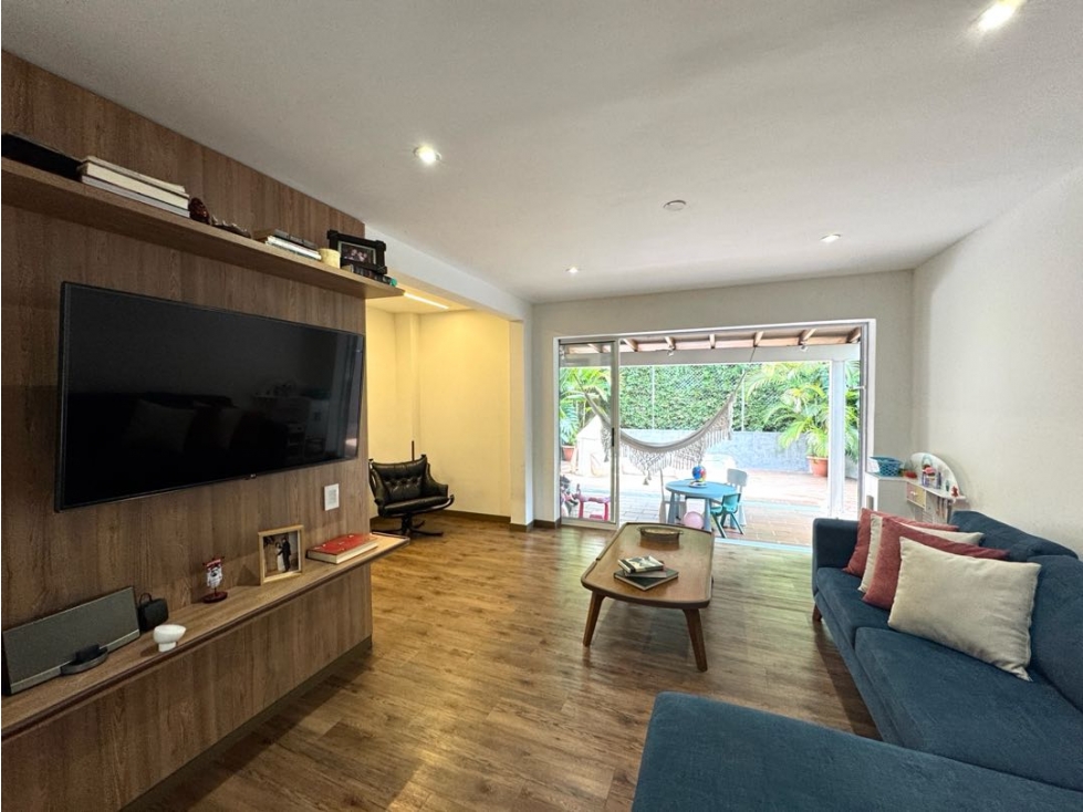 Venta casa dos niveles. El Poblado, Vizcaya. Unidad con piscina. — foto 3