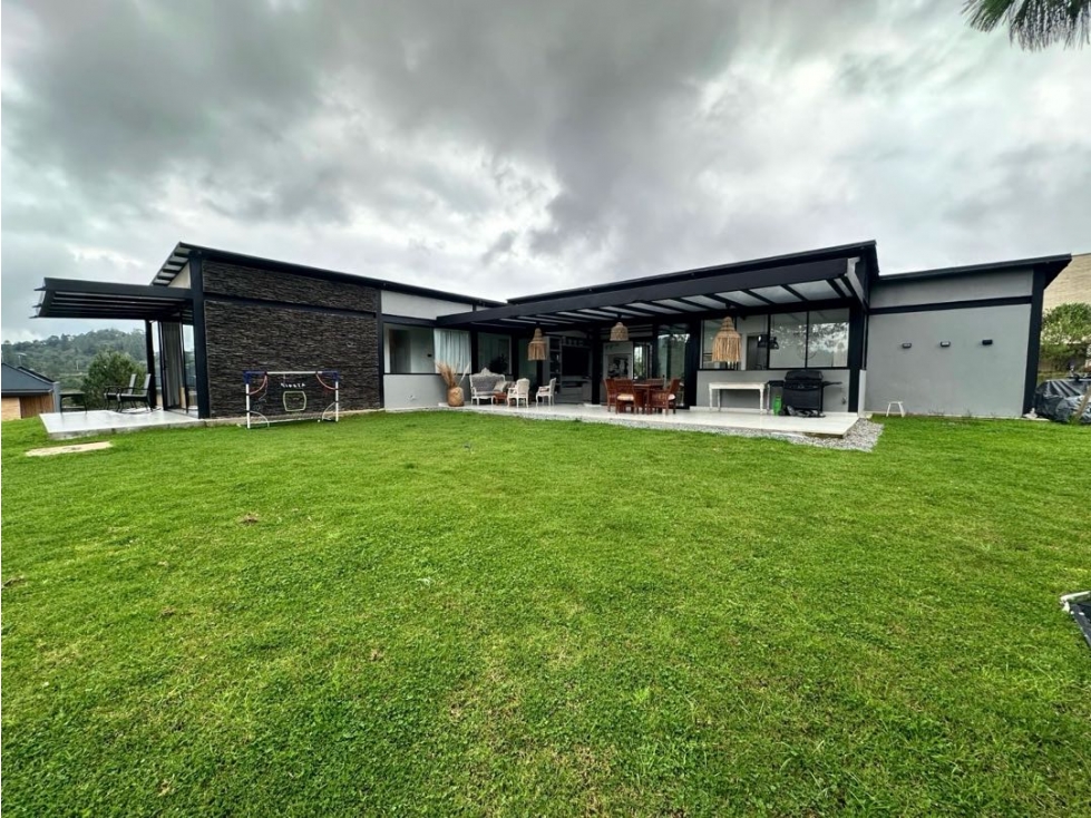 Venta casa campestre. El Escobero, parte alta. Unidad Completa.