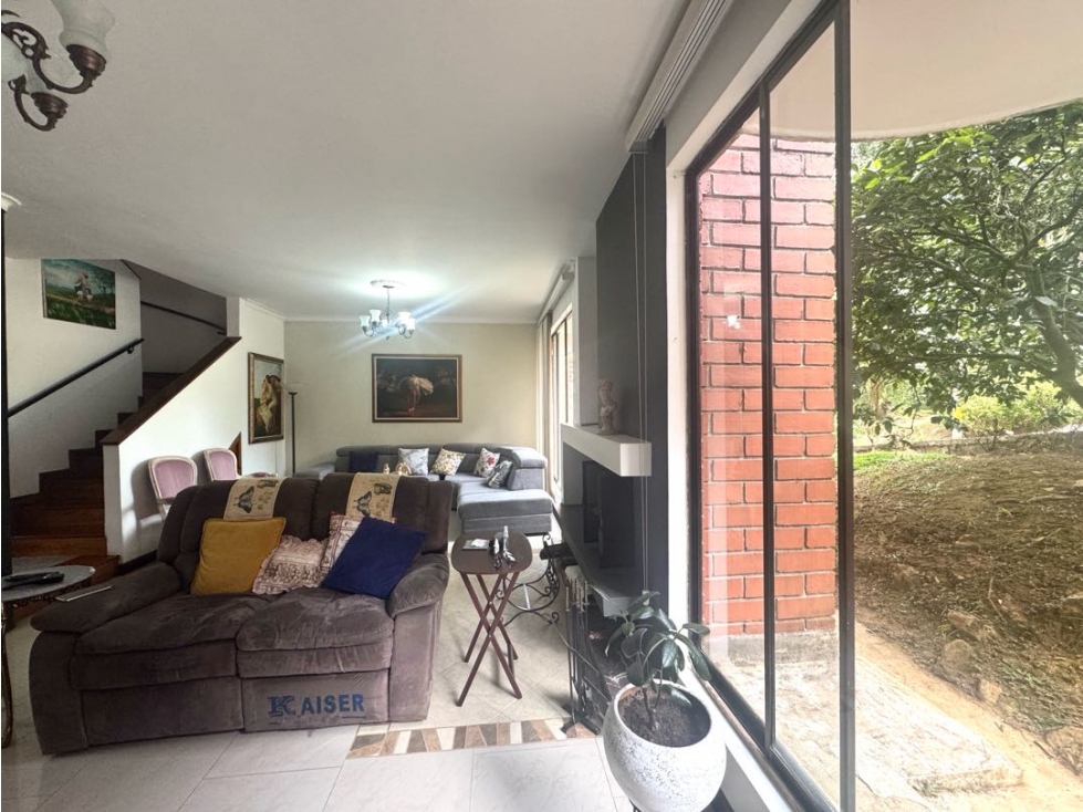Venta casa con zona verde. El Poblado, Cola del Zorro. Unidad cerrada. — foto 4