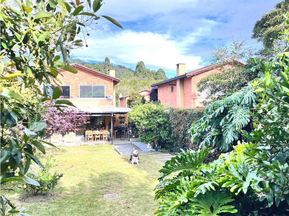 Venta Casa El Retiro Antioquia,unidad cerrada,249 mt2 en 2 niveles!