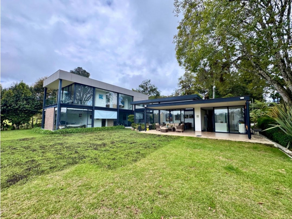 Venta - Casa en alto de palmas - 350 m² construidos 2600 m² lote