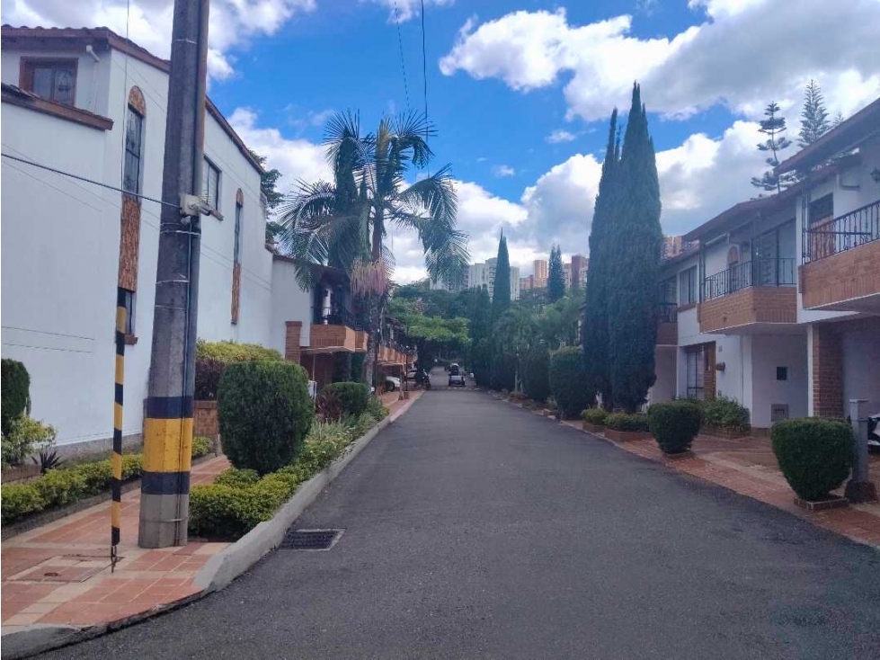 VENTA CASA EN BELEN LA MOTA; CERCA AL C.C. ARCADIA