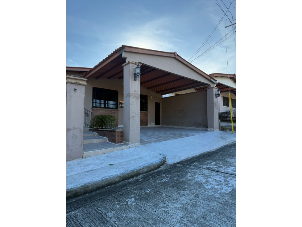 Venta Casa en Brisas del Golf San Miguelito / AR