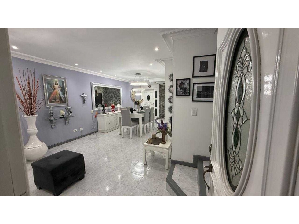 Venta casa en condominio en la flora