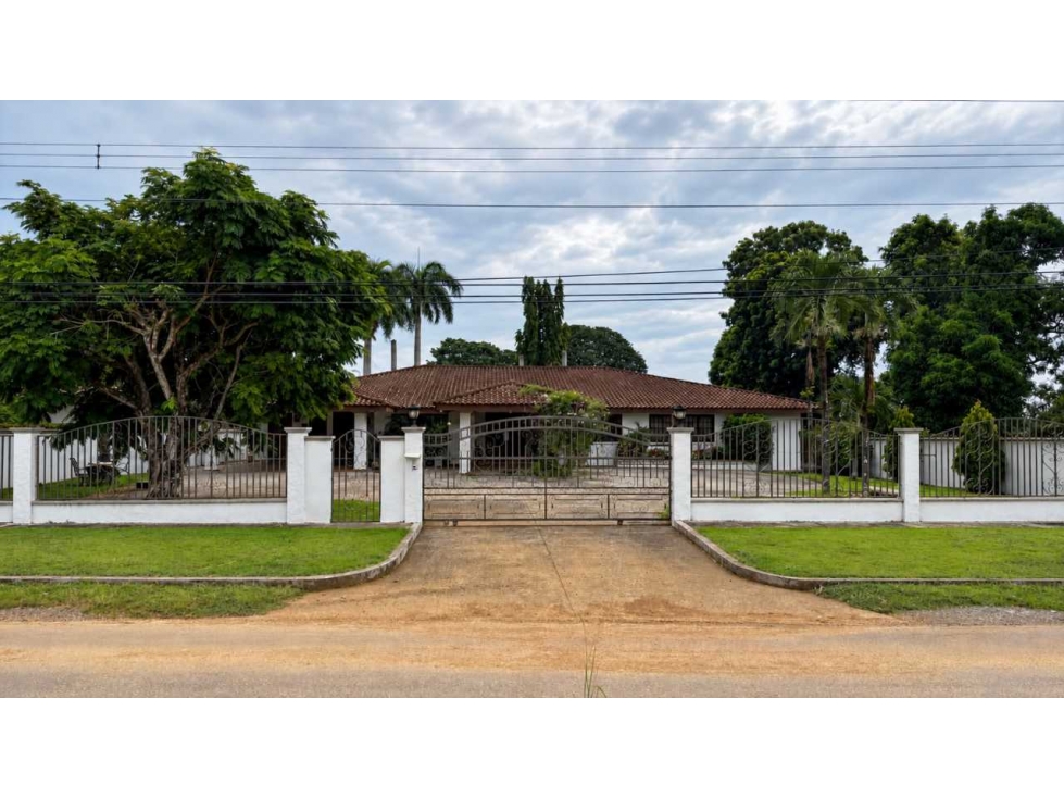 HOUSE FOR SALE IN DAVID 2,566 METERSHOUSE FOR SALE IN DAVID 2,566 MET