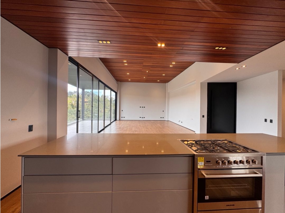 VENTA CASA EN EL ALTO DEL ESCOBERO, ENVIGADO, VIA HACIA EL RETIRO — foto 2