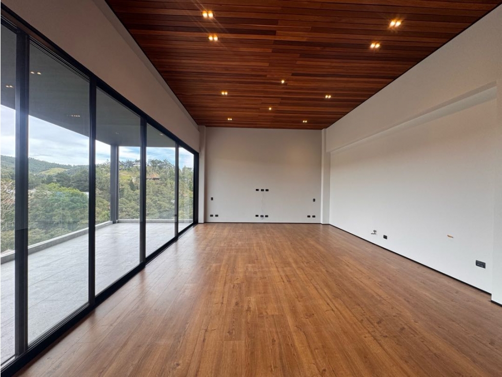 VENTA CASA EN EL ALTO DEL ESCOBERO, ENVIGADO, VIA HACIA EL RETIRO — foto 4