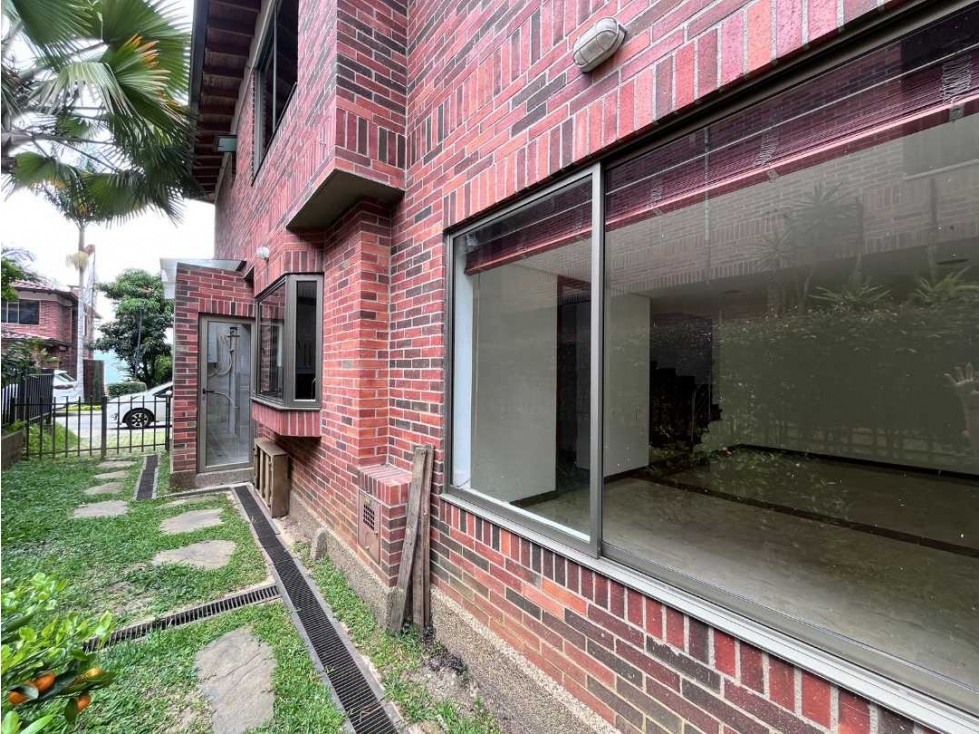 Venta casa en El Poblado cerca al Ces,4 alcobas,biblioteca,zona verde! — foto 2